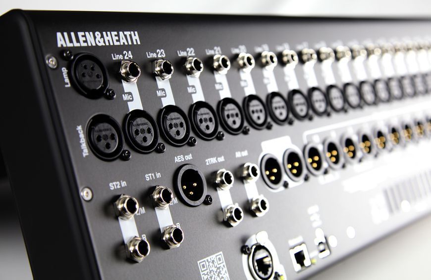 Цифровий мікшерний пульт ALLEN & HEATH Qu-24C 281452 фото