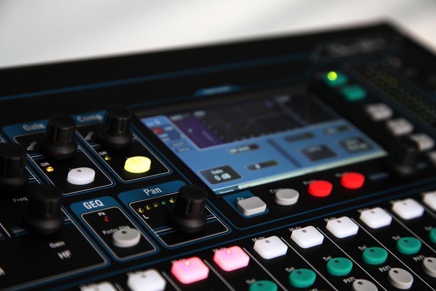 Цифровий мікшерний пульт ALLEN & HEATH Qu-24C 281452 фото